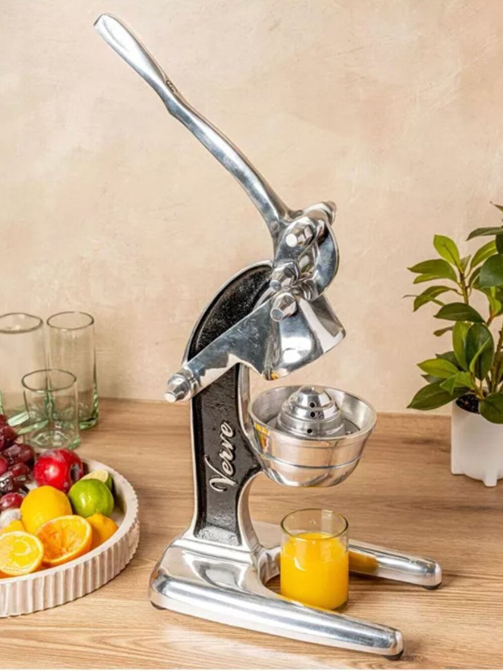 Verve Culture Citrus Juicer Small-Black